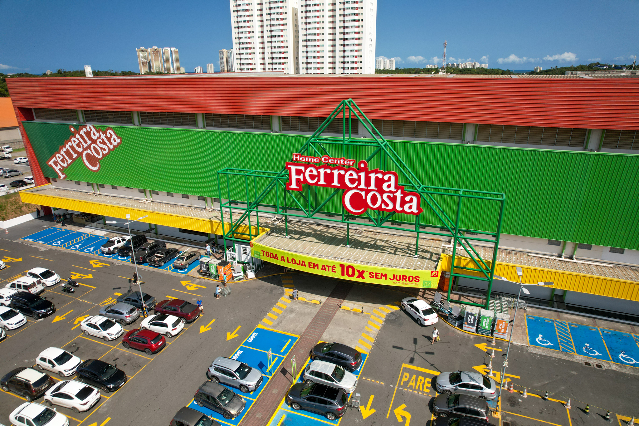 Estacionamento e Acesso - Ferreira Costa